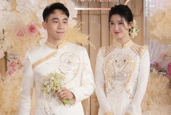 Con trai tỷ phú Phạm Nhật Vượng đúng gu Á hậu Phương Nhi ở điểm nào: Chị em vào mà học hỏi nếu muốn lấy chồng giàu nhé