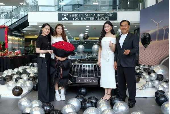 Lọ Lem có biến hậu mua xe 9 tỷ, bị nói dựa dẫm gia đình, chỉ biết sống hưởng thụ không thương cha mẹ