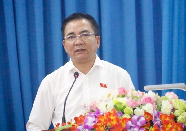 Fan cứ hi vọng sẽ được trả tự do nhưng Trung tướng, Đại biểu Quốc hội Nguyễn Minh Đức trả lời thẳng về chuyện quảng cáo của Quang Linh Vlogs: Phen này xong thật rồi: Án điểm thì khó lắm