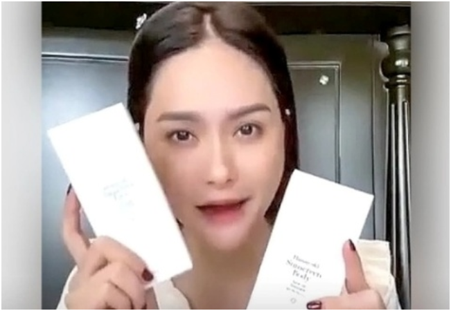 Đoàn Di Băng được dân mạng tha thứ sau khi thành tâm hối lỗi vụ dầu gội và kem chống nắng ‘đểu’ bị thu hồi: Ông trời có mắt với người nhân hậu như chị