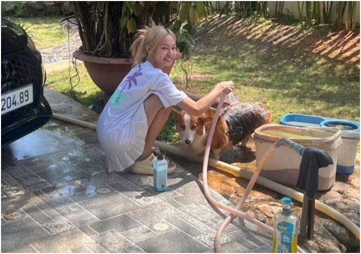 Ngân Hòa gây tranh cãi khi có nhà có xe mà vẫn đi xin tiền từ thiện: ‘Chiếc xe cũng có tiền để chữa bệnh mà’