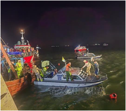 Đã có cảnh báo mưa gi:ông l:ốc s:ét trước thời điểm l:ật tàu ở vịnh Hạ Long, Quảng Ninh