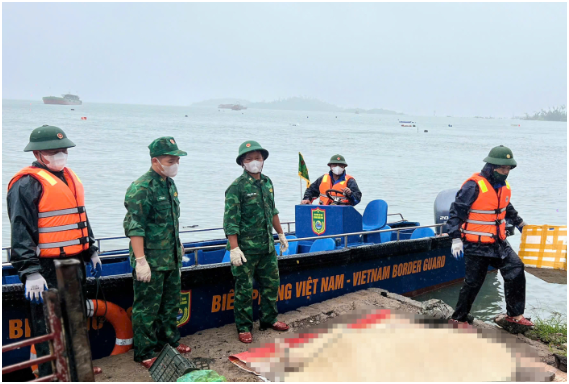 Phát hiện th::i th::ể nam giới trôi dạt ở vùng vịnh Hạ Long