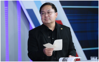 Danh tính người vợ bí ẩn của ông Hoàng Nam Tiến: “Hóa ra thành công lớn của ông cũng nhờ tới người vợ “