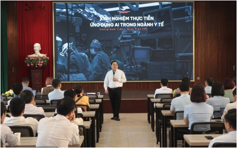 Tiết lộ về buổi giảng cuối cùng, ông Hoàng Nam Tiến đã có dấu hiệu mệt và xin ngừng dạy: “Giá như ông đi khám sớm hơn thì đã không như vậy”