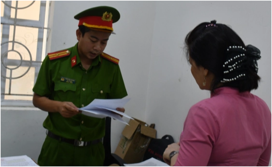 Quá bức xúc: Bé trai 14 tháng tuổi bị bảo mẫu n:é:m xuống nền nhà đã qu:a đ:ời