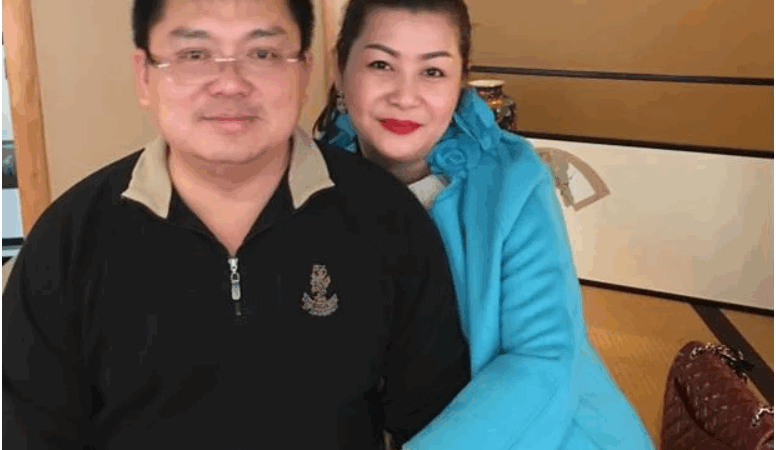 Chân dung người vợ kín tiếng của ông Hoàng Nam Tiến: “Khuôn mặt sáng, đẹp, tài giỏi, bảo sao ông đòi cưới gấp dù mới sinh viên năm 3, lúc ấy vẫn chưa có tiền” 2 tấm