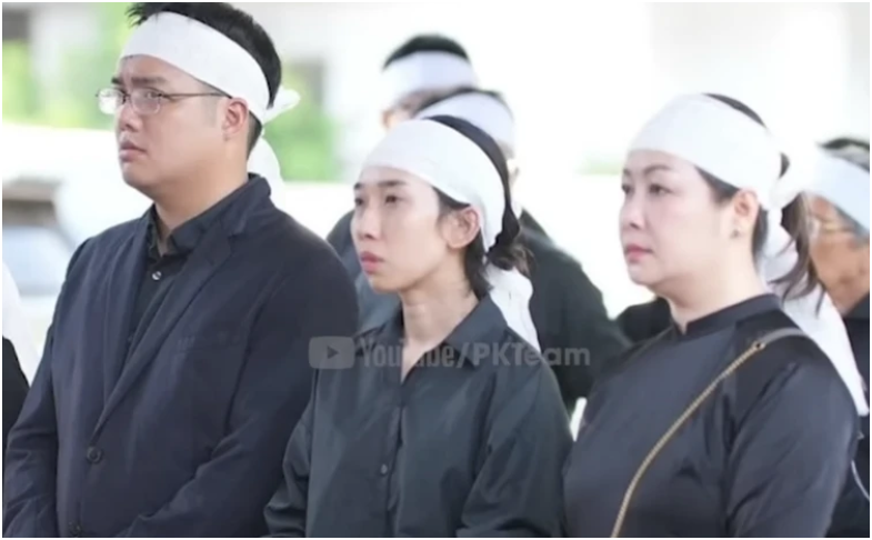 Vợ Hoàng Nam Tiến lần đầu lộ diện tại đám tang chồng: “Làm một hành động cực lạ khiến nhiều người chua xót, sao ông bỏ tôi mà đi”