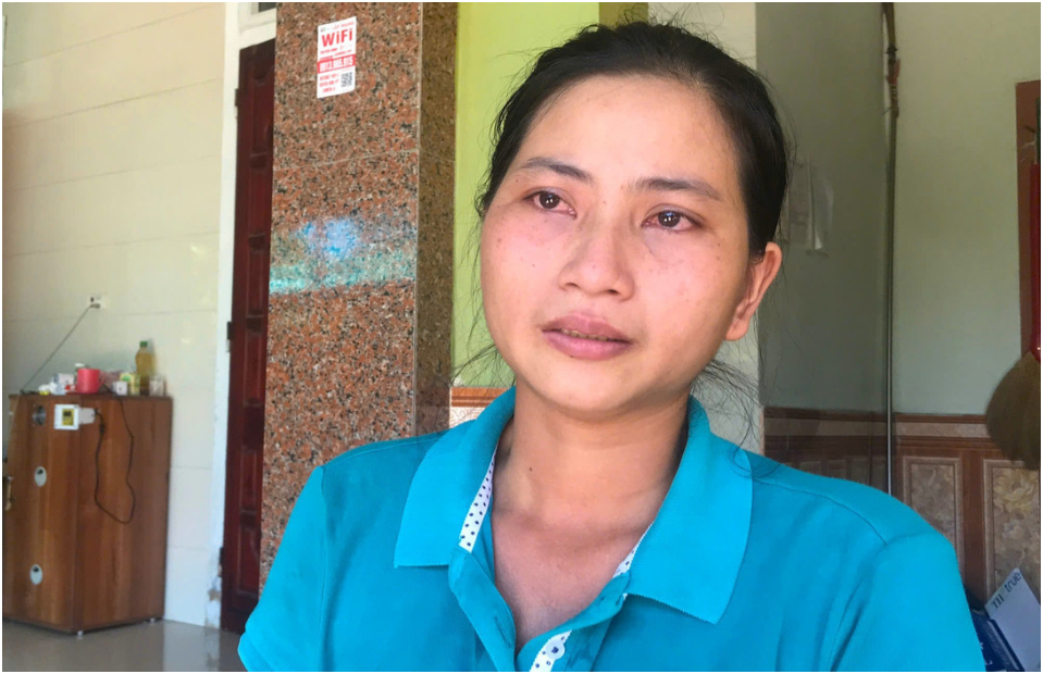 Vợ bị c:áo vụ gà lôi trắng bật khóc khi chồng được tại ngoại, nói 1 câu khiến ai nghe cũng nghẹn