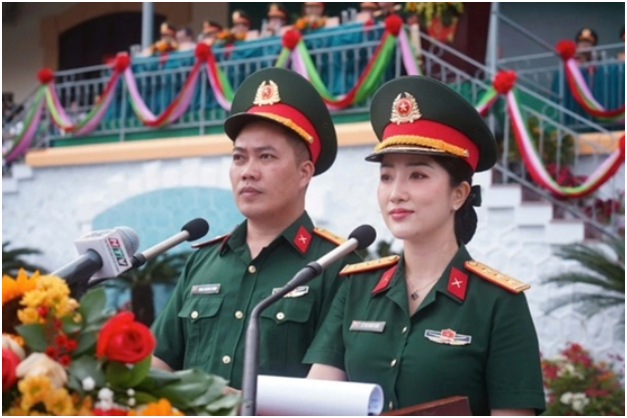 Profile kh:ủng của nữ Thượng úy đảm nhận giọng đọc miền Nam tại Đại lễ A80, như ‘nữ chính ngôn tình’: “Ai nấy đều cũng nể”