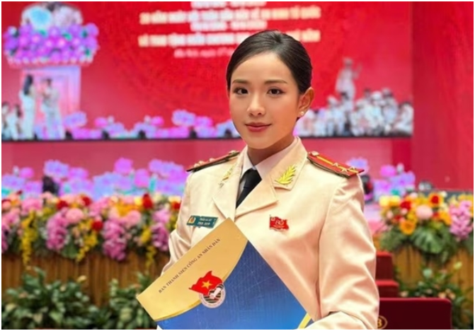 Danh tính nữ Thượng úy xinh đẹp phát biểu ở 80 năm Ngày truyền thống CAND: “Đời thường như nàng thơ”