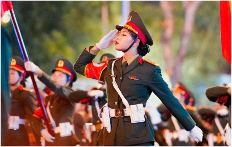 Trung úy Ngô Lâm Phương là ai mà gây sốt tại A80: “Chiếm trọn trái tim người xem, già trẻ lớn bé gì cũng đều mê”