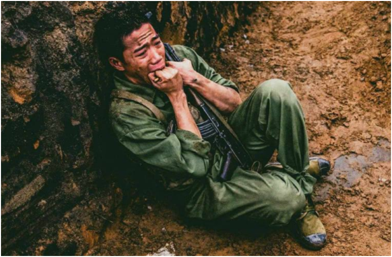 Rù:ng mình cảnh s:ố:c nhất trong Mưa Đỏ: Nam diễn viên ăn rắn thật 100%, biết số lượng xong ai cũng khiếp vía