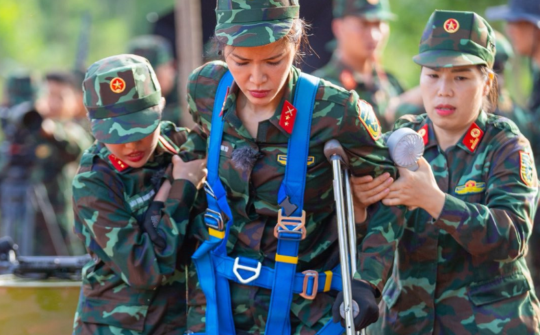 Minh Tú lần đầu chia sẻ về chấn thương đứt dây chằng gối, phải tạm dừng ở Sao Nhập Ngũ – được chồng Tây chăm sóc từng li từng tí