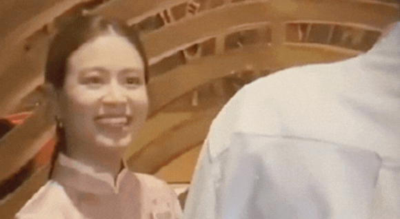 Hoàng Thuỳ Linh lộ ánh mắt ‘tình trong như đã’ dành cho Đen Vâu: Netizen đồng loạt hỏi ‘công khai luôn đi chị ơi!