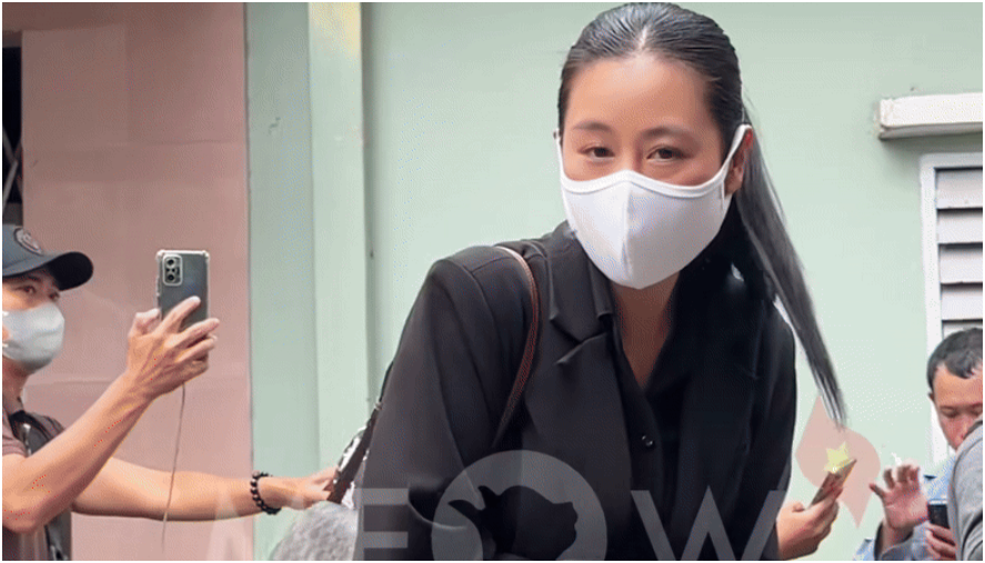 Đám tang diễn viên Ngọc Trinh: NS Công Ninh khóc nghẹn, Quách Ngọc Tuyên ngồi thất thần, Nam Thư có hành động đáng chú ý