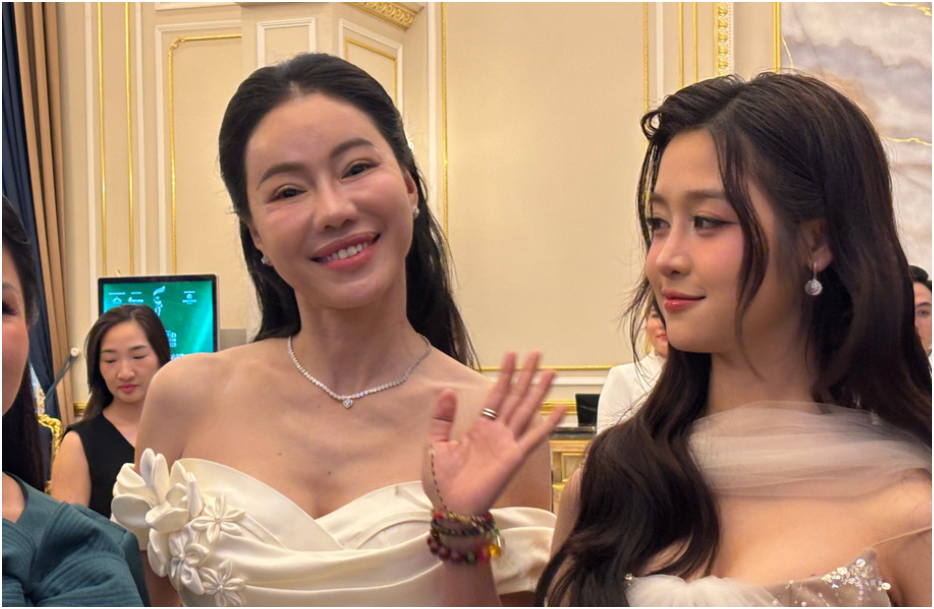 Rõ động thái của bà trùm Hoa hậu, người chỉ đường dẫn lối cho Thùy Tiên trốn tránh vụ kẹo Kera: “Xem tươi cười được bao lâu”