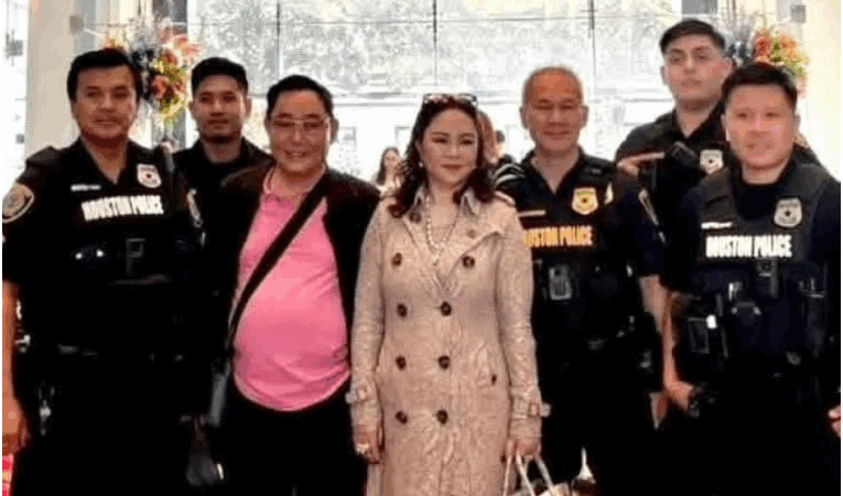 Bà Phương Hằng đã có mặt tại sân bay Mỹ: “Có dàn cảnh sát ở Mỹ tới rước, chuẩn bị vụ kiện lớn nhất lịch sử với Trang Khàn mắm tôm”