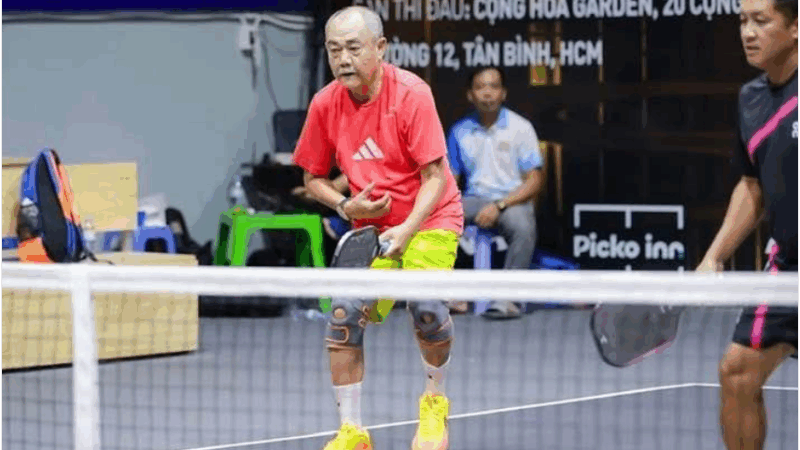 Nghệ sĩ Việt Anh tuổi già U70 nhưng vẫn cố chơi pickleball với bạn gái kém 36 tuổi: ‘Chạy nhảy vẫn còn rất sung lắm’