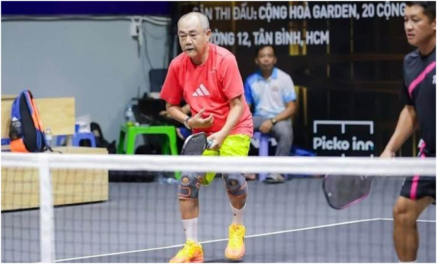 Nghệ sĩ Việt Anh tuổi già U70 nhưng vẫn cố chơi pickleball với bạn gái kém 36 tuổi: ‘Chạy nhảy vẫn còn rất sung lắm’