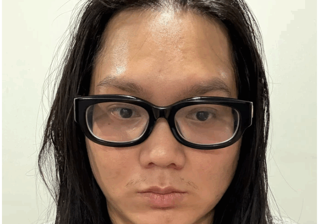 Phạm Thoại thề không ăn một đồng từ thiện nào, khóc lóc xước mước: “Em đang gặp khó khăn lắm, không làm ra đồng bạc nào, phải sống tiết kiệm từng li từng tý một”