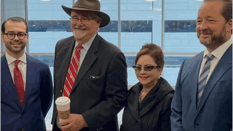 Bà Phương Hằng bất ngờ thông báo đã thắng kiện ở Mỹ, Trang Khàn có động thái hối hận: “Xin hãy tha cho em, em sợ lắm rồi, để em về Việt Nam bán lại bún đậu mắm tôm”