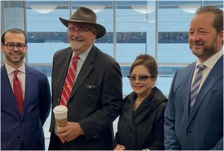 Bà Phương Hằng bất ngờ thông báo đã thắng kiện ở Mỹ, Trang Khàn có động thái hối hận: “Xin hãy tha cho em, em sợ lắm rồi, để em về Việt Nam bán lại bún đậu mắm tôm”