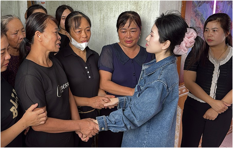 Vợ chồng Mailisa chi 5 tỷ đồng cứu trợ miền trung sau bão số 10: “Đến tận nơi để trao tận tay cho bà con”
