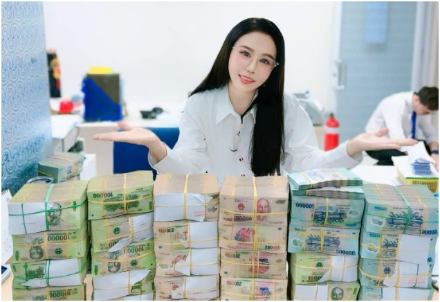 Mặc kệ bị chê x:ấu x:í, Mai Lisa vẫn khen tới tấp bà Phương Hằng: Không hề đ:á để:u gì, quá nể chị Mai