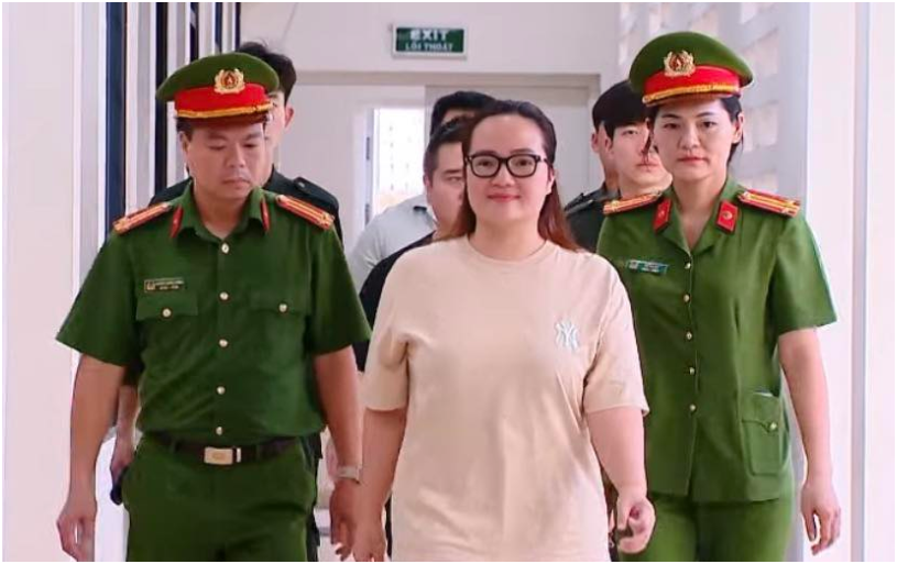 Đã rõ lý do Hoàng Hường cười mỉm sau khi bị b:ắt: “Hóa ra không đơn thuần như chúng ta nghĩ”