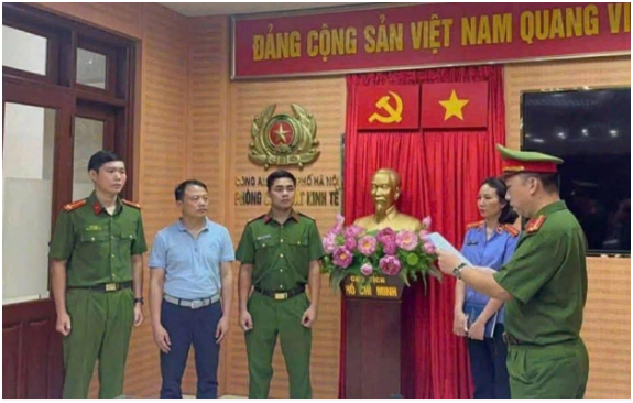 Rầm rộ hình ảnh Shark Bình ngay lúc này Phương Oanh ở nhà khóc cạn nước mắt: “Tưởng lấy Shark về sướng, ai dè khổ trăm bề”