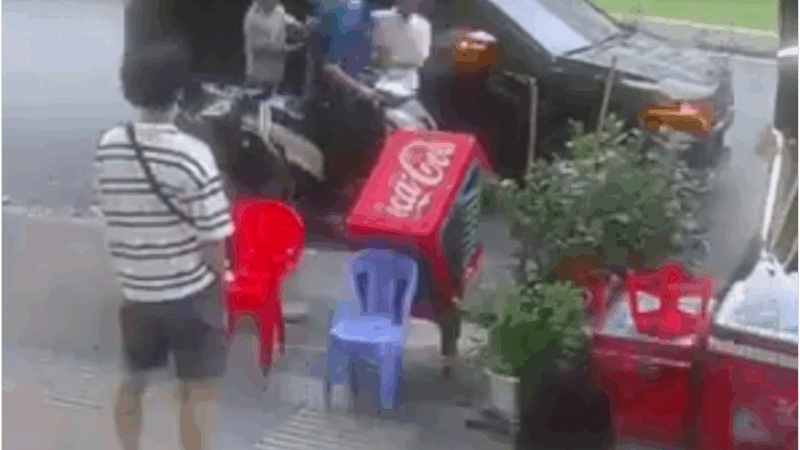 Rõ nguyên nhân Ngân 98 bị cò:ng cả tay lẫn ch:ân giữa đường phố, camera ghi trọn khoảnh khắc ch:ống đ:ối, “Cái tôi của chị lớn đến mức không ai ngờ!”