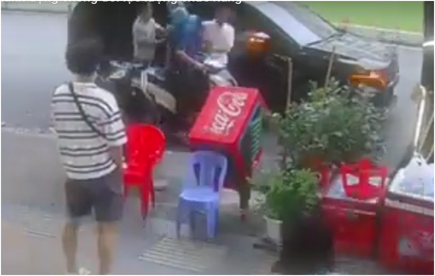 Rõ nguyên nhân Ngân 98 bị cò:ng cả tay lẫn ch:ân giữa đường phố, camera ghi trọn khoảnh khắc ch:ống đ:ối, “Cái tôi của chị lớn đến mức không ai ngờ!”