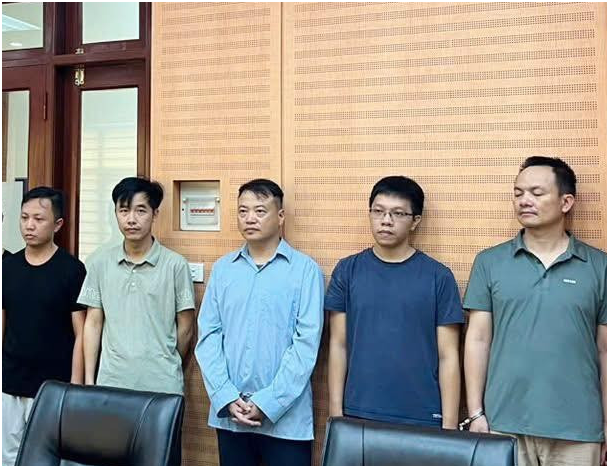 Rõ số tiền kh:ổng l:ồ trong vụ Shark Bình bị t:ố l:ừa đ:ảo chi:ếm đo:ạt tài sản: “Con số quá khủng, bảo sao Phương Oanh lại một mực ở bên!”