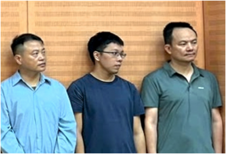 Danh tính của người bị b:ắt cùng với Shark Bình là ai mà gây chú ý: “Từng là tay chơi po:ker có tiếng, thôi xong thật rồi, Shark Bình đi theo lạm quá rồi”