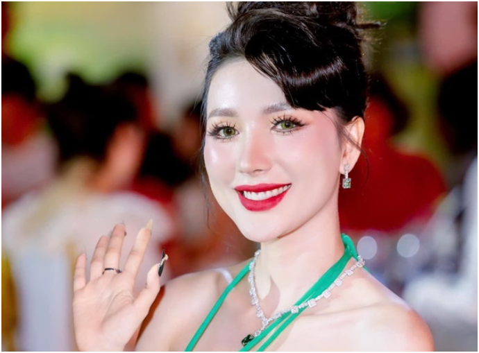 Ngân Collagen nhanh trí, vội vàng làm gấp 1 việc sau khi nghe tin Ngân 98 bị b:ắt: Sao chị lanh quá vậy,