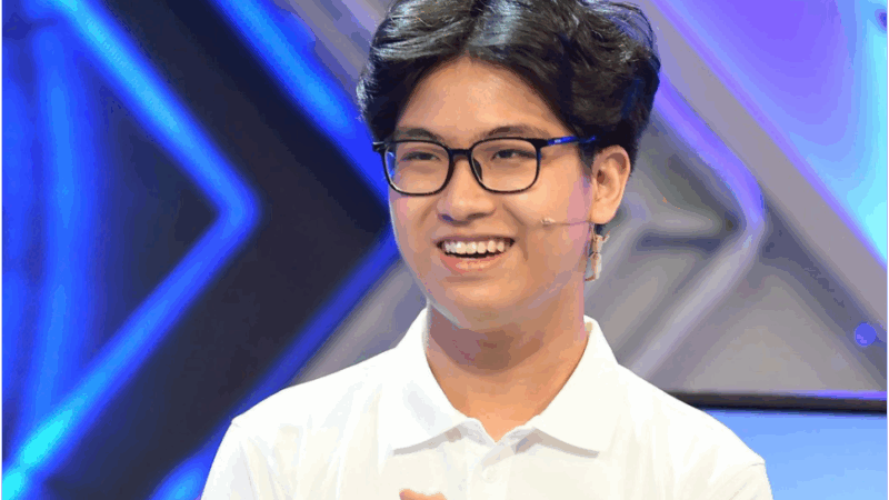 Quán quân Olympia 2025 Trần Bùi Bảo Khánh có hành động cực kỳ ý nghĩa với 3 thí sinh còn lại: “Rất tinh tế và được nhiều người khen ngợi”