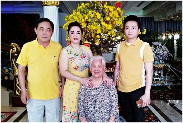 Bà Phương Hằng lần đầu khóc xước mướt, kể về anh chị em ru:ột b:ạc tì:nh: “Kể từ đó tôi không bao giờ gặp họ nữa”