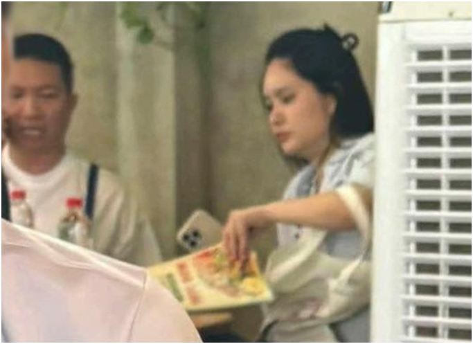 Hiếm hoi lắm mới thấy Đoàn Di Băng và chồng Quốc Vũ xuất hiện: Thần sắc xuống rõ, nhìn tiều tụy khiến ai cũng lo