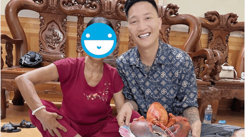 Một bữa ăn bình thường của Huấn Hoa Hồng trong suốt 5 năm qua: Chỉ toàn cua hoàng đế và tôm hùm