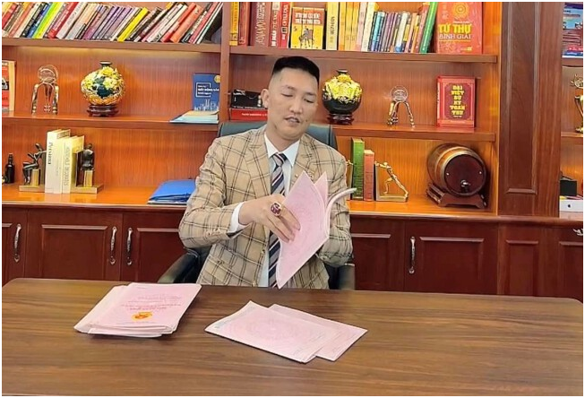 Bất ngờ quá, Huấn Hoa Hồng là Chủ tịch một công ty bất động sản có tiếng: “Có câu slogan rất quen thuộc”