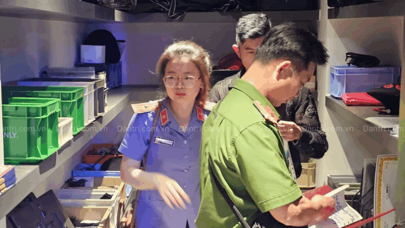 Lương Bằng Quang bất hợp tác, liên tục câu giờ khi CA yêu cầu mở két sắt – đến khi mở ra, cả gia tài khổng lồ lộ sáng khiến ai cũng sững sờ