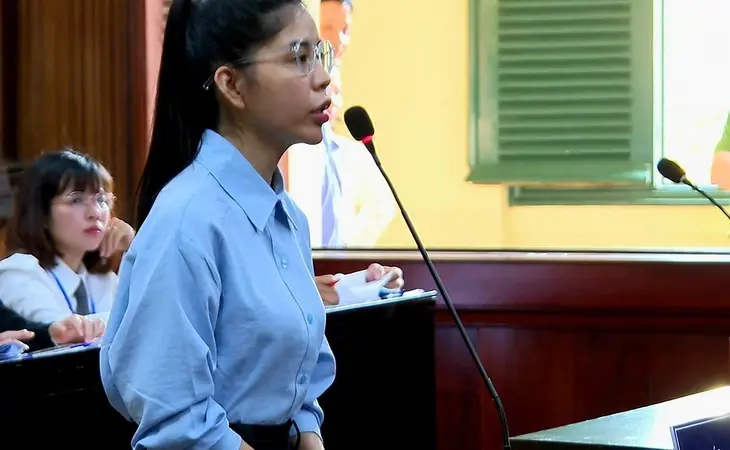 Hằng Du Mục cầu xin tòa: “Hiện bị cáo là mẹ đơn thân, đang nuôi hai con nhỏ. Ngoài ra, bị cáo còn đang nhận nuôi 1.000 em nhỏ có hoàn cảnh khó khăn. Bị cáo mong hội đồng xét x:ử xem xét, giảm nhẹ hình ph:ạt để bị cáo sớm trở về”