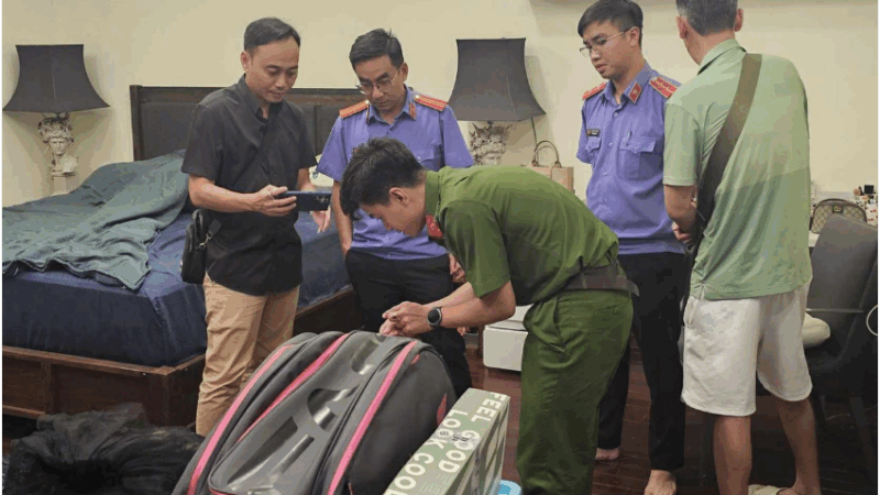 Công an khám xét căn Villa xịn xò, mở khóa két sắt của Trương Ngọc Ánh: “Phát hiện thứ bên trong”