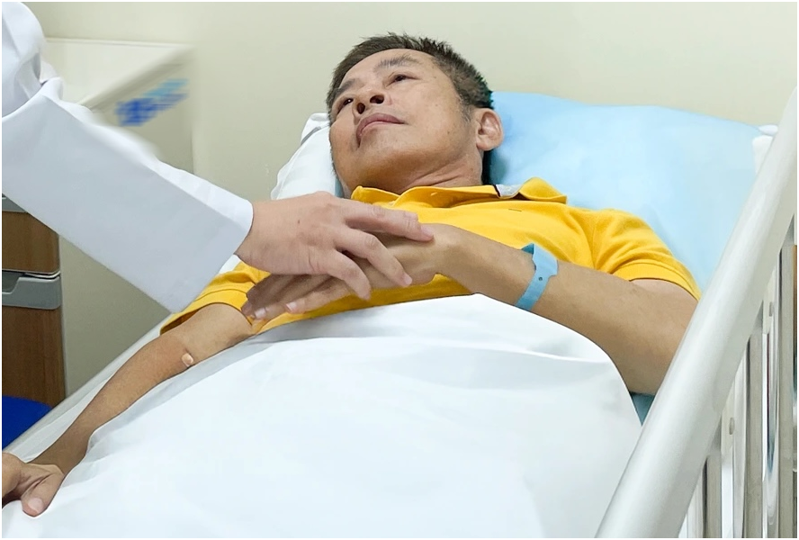 Thôi xong, nghệ sĩ Tấn Beo đang trong tình trạng ng:uy hiể:m: ‘Giao đo:ạn cuối luôn rồi, ai cũng đều lo lắng”