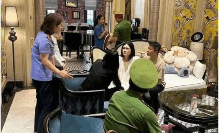 Đoàn Di Băng m:ếu m:áo, không nói nên lời khi chồng bị CA b:ắt: “Vẻ mặt ho:ảng lo:ạn, đầy lo lắng”