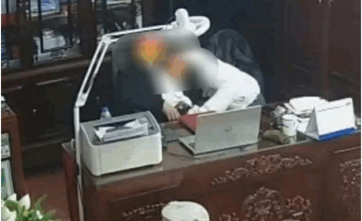 Thôi xong, buộc thôi việc đối với Chủ tịch Hội đồng quản trị trường THPT vì có cờ nhíp th:ân m:ật với nhiều ph:ụ n:ữ: “Chuyến này lành ít dữ nhiều rồi”