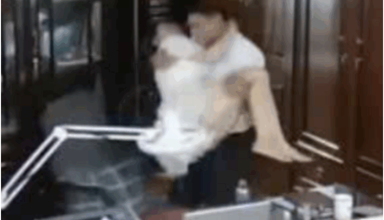 Trường THPT Tô Hiến Thành lên tiếng về việc người đàn ông thân mật với nhiều phụ nữ trong phòng làm việc: ‘Hóa ra không phải như mọi người nghĩ đâu’