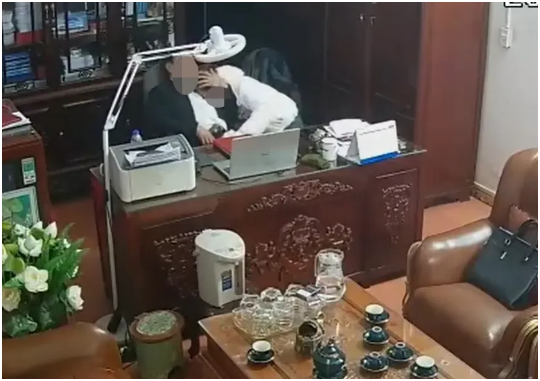 Vụ người đàn ông “th:ân m:ật nhiều ph:ụ n:ữ”: Chủ tịch hội đồng trường là ai mà đang rần rần?