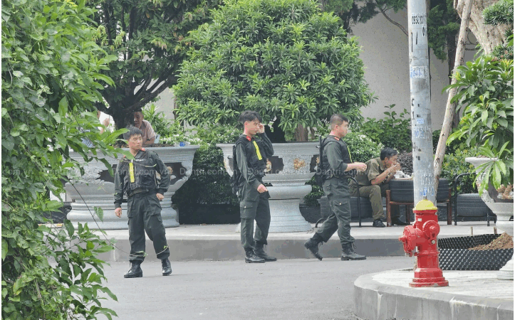 Thôi xong, khoảng 100 cảnh sát tới nhà riêng của sếp Mailisa: “Để điều tra và khám xét, chuẩn bị lên đường thật rồi”